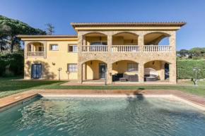 Villa Sara with pool and barbecue